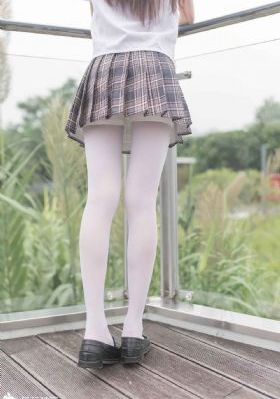 他揉捏她两乳不停呻吟_DVD手机在线看
